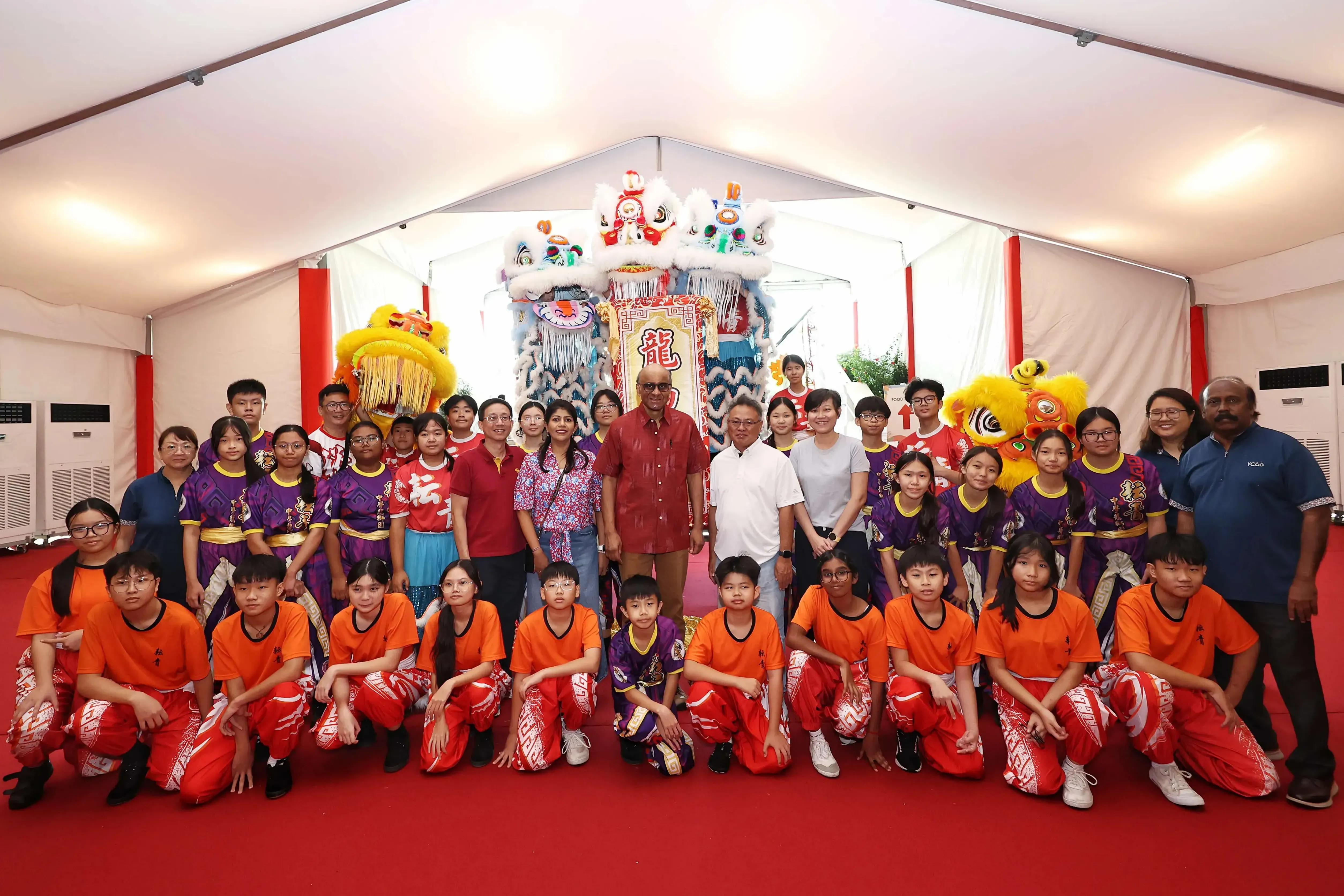 Mr & Mrs Tharman with Lion Dance performers 